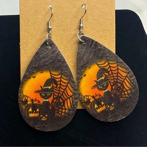 🐈‍⬛ cat in witch hat, and jack-o’-lanterns leather hook earrings